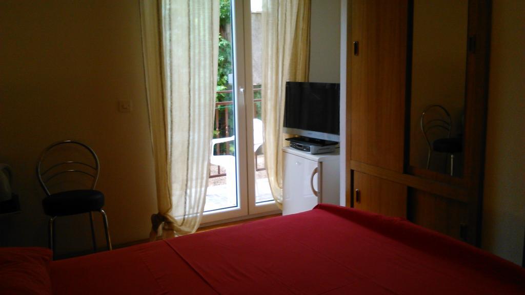 Rooms & Studio Villa Tatjana Supetar Exterior foto